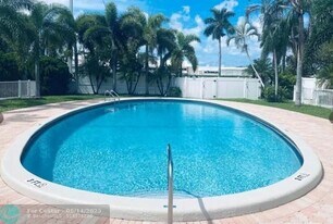 1801 NE 62nd St in Fort Lauderdale, FL - Building Photo