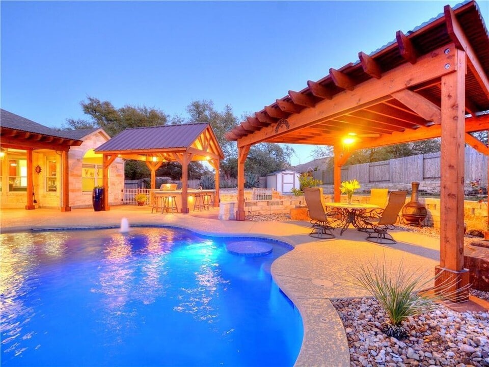 208 Raindance Cove in Austin, TX - Foto de edificio