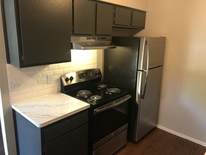 Valley View Apartments in Austin, TX - Building Photo - Building Photo