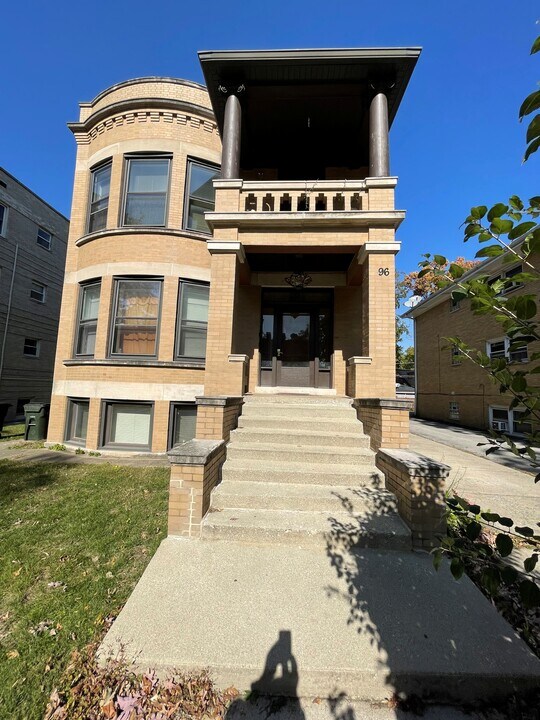 96 Pine Ave, Unit 1 in Riverside, IL - Building Photo