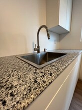 2724 Anderson Ferry Rd in Cincinnati, OH - Foto de edificio - Building Photo