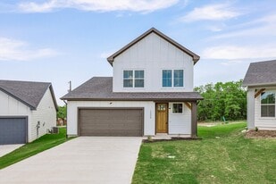 1207 Chestnut Ct in Runaway Bay, TX - Building Photo