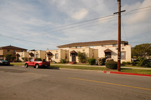 2401-2407 S Leland St in San Pedro, CA - Building Photo