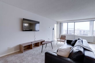 2111 Richmond Hwy in Arlington, VA - Building Photo - Building Photo