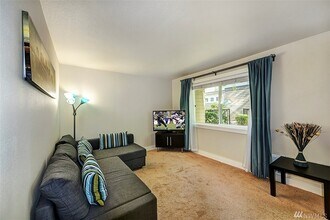 15819 Leary Wy in Redmond, WA - Building Photo - Building Photo