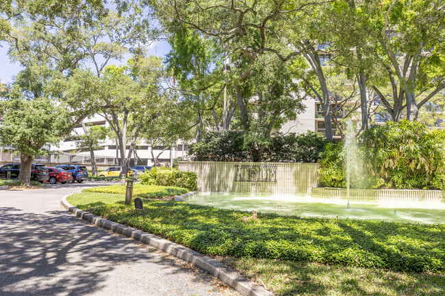 Atrium on the Bayshore in Tampa, FL - Building Photo - Building Photo