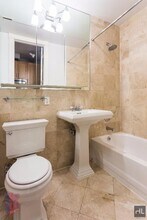 East 5th Street, Unit A in New York, NY - Foto de edificio - Building Photo