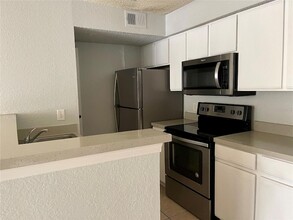 2213 Grand Cayman Ct, Unit 1121 in Kissimmee, FL - Building Photo - Building Photo