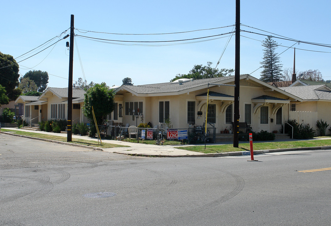 220 N 10th St in Santa Paula, CA - Building Photo