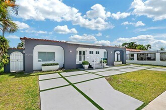 301 SW 30th Ct in Miami, FL - Building Photo - Building Photo