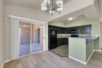 7624 Pacific Hills Ave in Las Vegas, NV - Building Photo - Building Photo