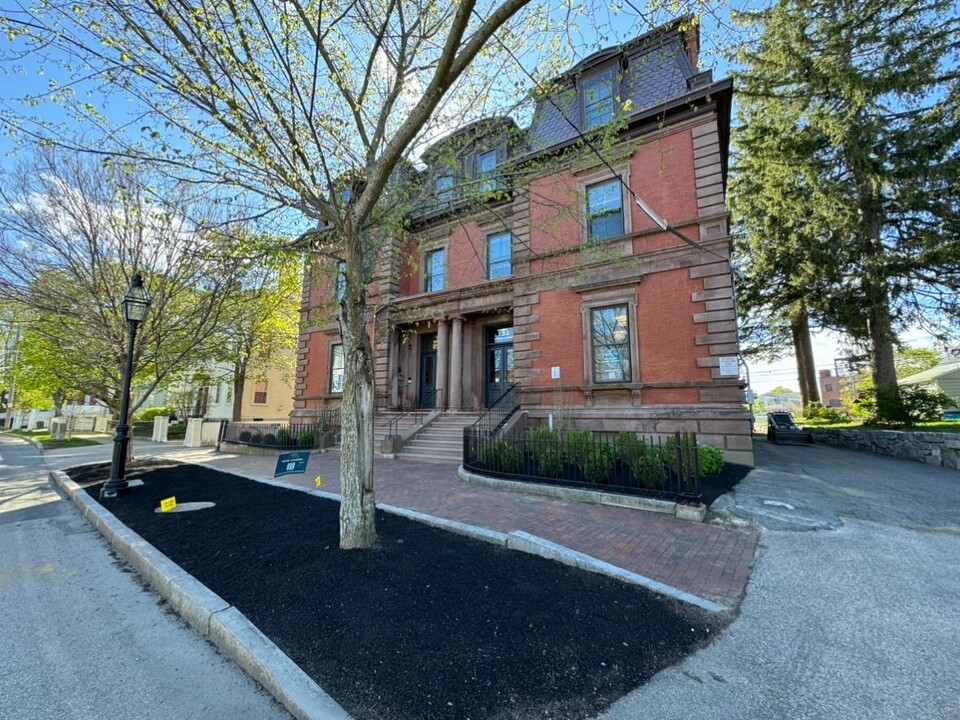 134 Middle Street in Portsmouth, NH - Building Photo