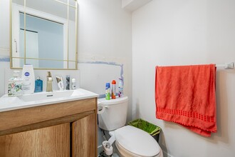 32855 Harwood Crescent in Abbotsford, BC - Building Photo - Building Photo
