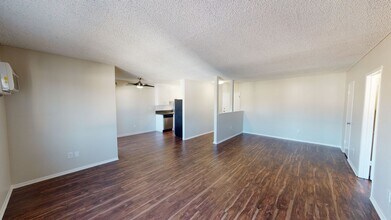 Royal Terrance Apartments in Los Angeles, CA - Foto de edificio - Interior Photo