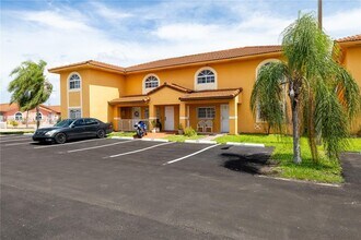 7666 W 34th Ln in Hialeah, FL - Building Photo - Building Photo