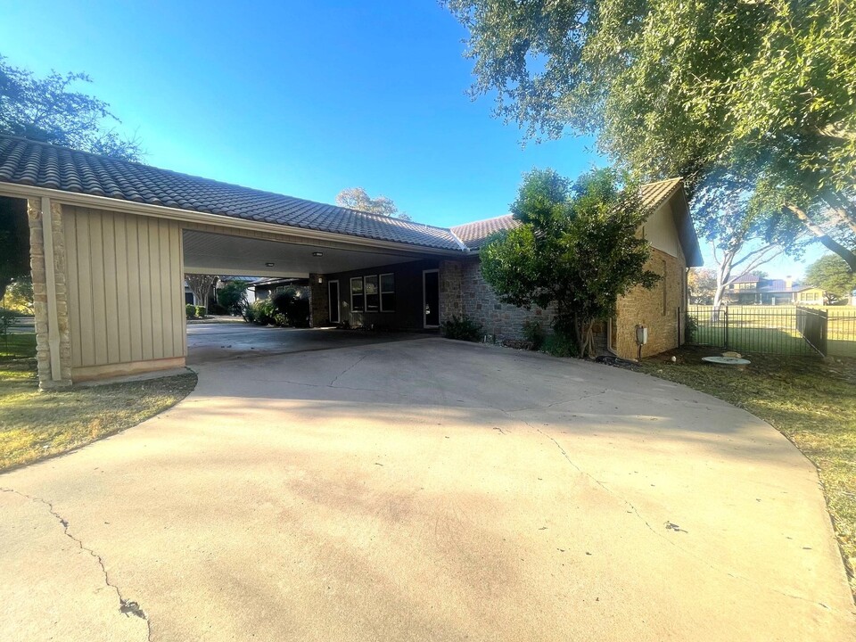 505 Silver Spur in Horseshoe Bay, TX - Building Photo