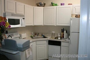 1130 Commonwealth Ave, Unit 6 in Boston, MA - Building Photo