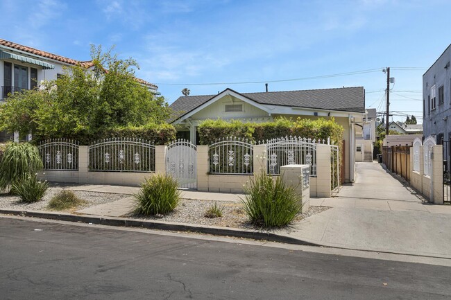 1168 N Westmoreland Ave, Unit House in Los Angeles, CA - Building Photo - Building Photo