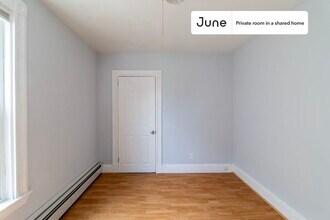 Private bedroom in 3 bed/1 bath Home in Boston, MA - Building Photo - Building Photo