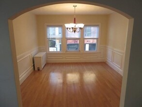 33 Beaconsfield Rd, Unit 2 in Brookline, MA - Building Photo - Building Photo