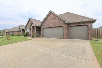 2301 SW Montana Ave in Bentonville, AR - Building Photo - Building Photo
