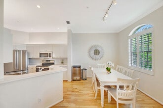 400 L'Ambiance Cir in Naples, FL - Building Photo - Building Photo