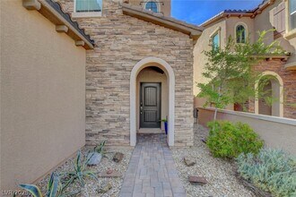 8067 Tank Loop St in Las Vegas, NV - Building Photo - Building Photo