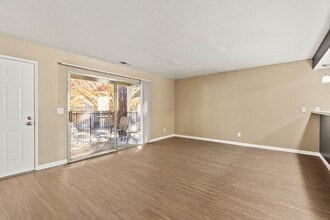 Redwood Cove Apartments in Chico, CA - Building Photo - Building Photo