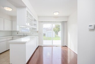 1717 Nakota Rd in Royal Oak, MI - Building Photo - Building Photo