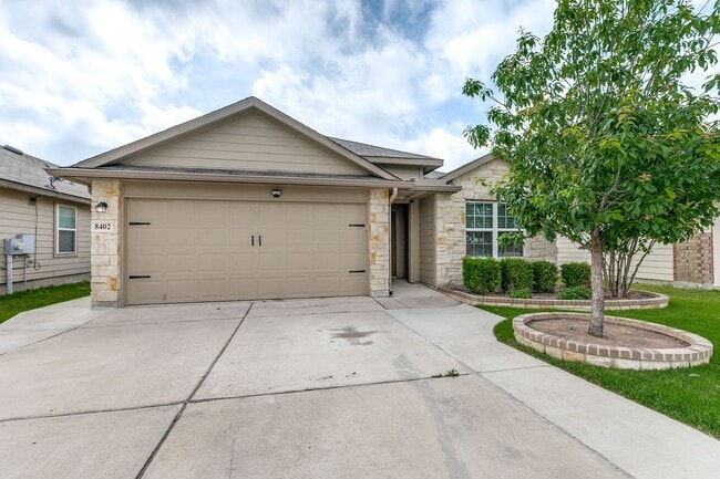 8402 Hudson Holw in San Antonio, TX - Building Photo - Building Photo