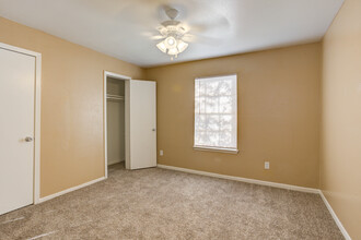 RIDGE STONE APARTMENTS in Houston, TX - Building Photo - Interior Photo