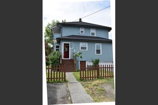 1418 Burwell St in Bremerton, WA - Building Photo - Building Photo