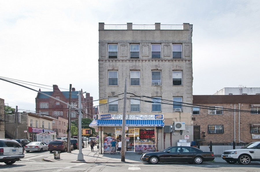 711 E 183rd St in Bronx, NY - Building Photo