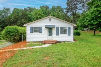 4046 S Church St in Burlington, NC - Building Photo - Building Photo