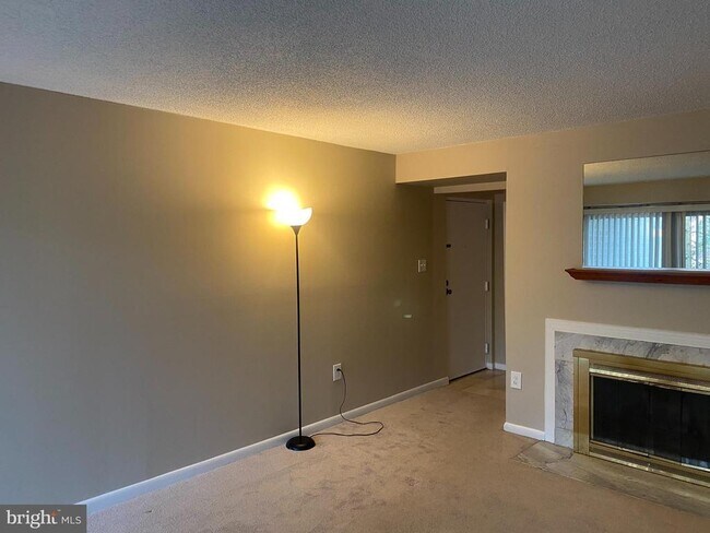 11723 Karbon Hill Ct in Reston, VA - Building Photo - Building Photo