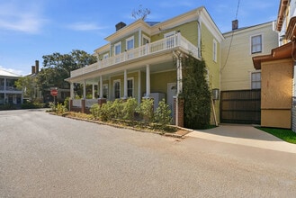 524 E Henry St in Savannah, GA - Building Photo - Building Photo