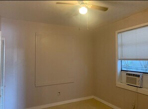 3210 N 77 Sunshine Strip, Unit 3210 Apt B in Harlingen, TX - Building Photo - Building Photo
