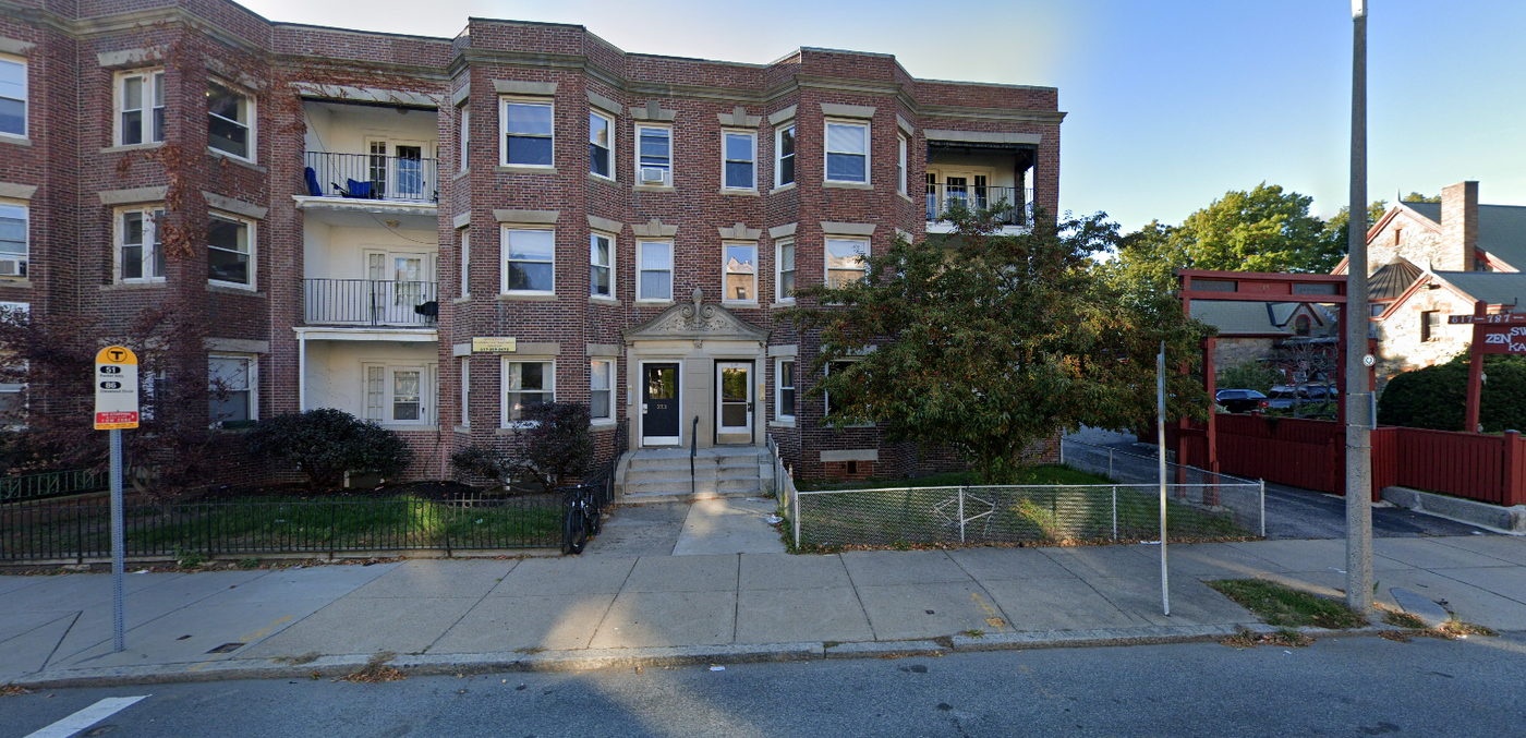 209 Chestnut Hill Ave, Unit 1 in Boston, MA - Foto de edificio