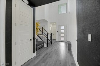 8117 Aster Meadow Way in Las Vegas, NV - Building Photo - Building Photo