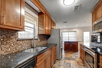 10118 Fernstone Ln in Houston, TX - Building Photo - Building Photo