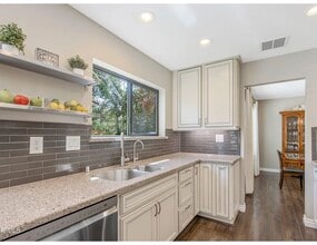 4060 Summershade Ln in Moorpark, CA - Building Photo - Building Photo