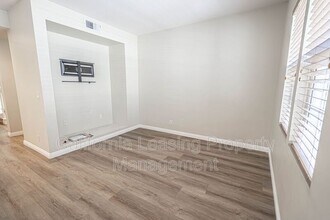23420 Waterway Ln in Valencia, CA - Building Photo - Building Photo