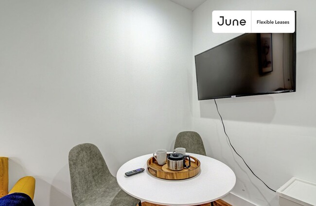 Exquisite ROOM at The Kensington House, Unit 2 in Brooklyn, NY - Foto de edificio - Building Photo