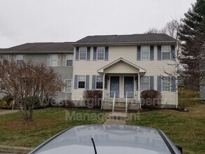 3751 Summerlee Rd in Oak Hill, WV - Building Photo - Building Photo