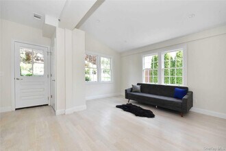 1415 Old Northern Blvd in Roslyn, NY - Building Photo - Building Photo