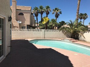 2436 Moon Shore Dr in Las Vegas, NV - Building Photo - Building Photo