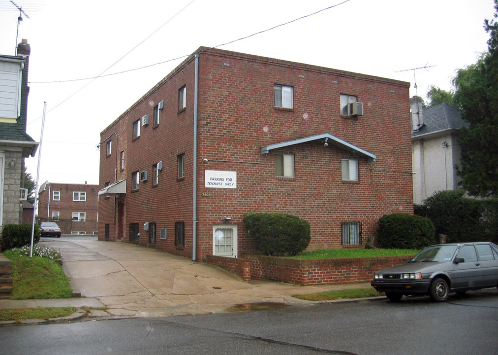 7405 Dorcas St in Philadelphia, PA - Building Photo