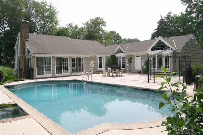 15 Bowman Dr in Greenwich, CT - Building Photo - Building Photo