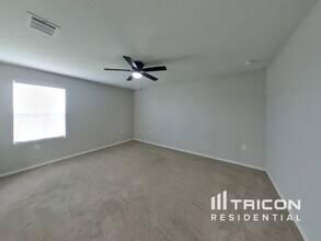 11643 Tiger Woods in San Antonio, TX - Foto de edificio - Building Photo