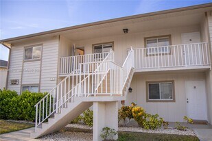 2385 Naples Trace Cir in Naples, FL - Building Photo